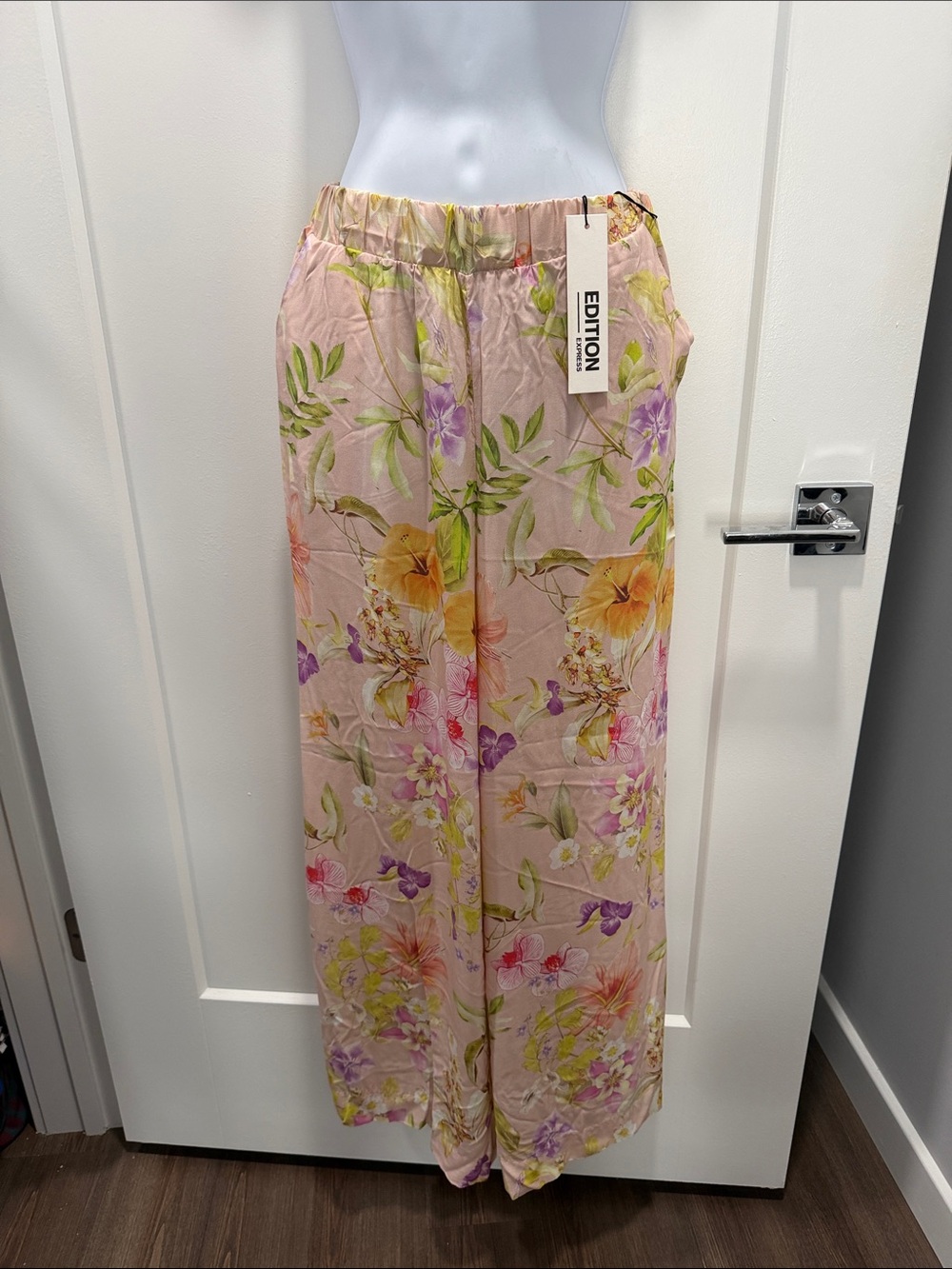 Express Floral Wide Leg Pants in Pink